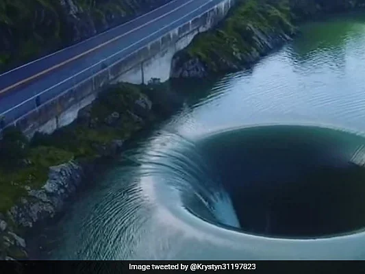 Glory Hole: பிரமாண்ட சுழல் திறப்பு... வியக்க வைக்கும் இன்ஜினியரிங்கின் பின்னணி என்ன?