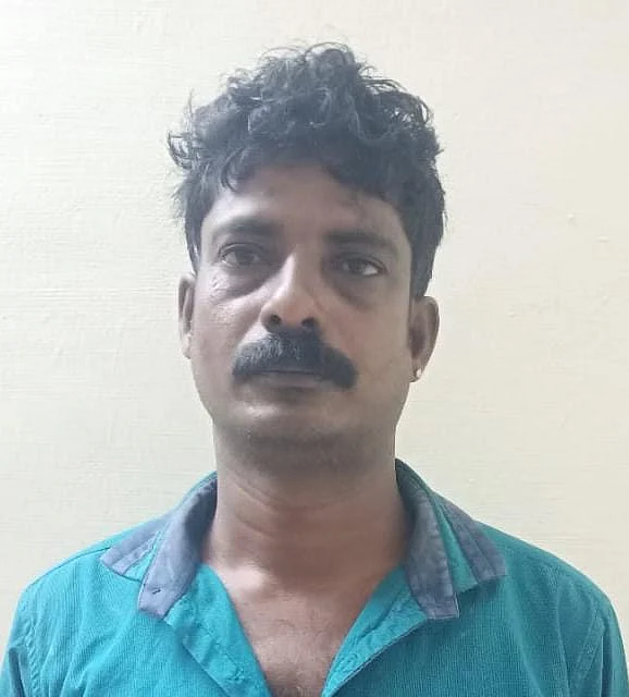 வெடி குண்டு வீசியவர்கள்