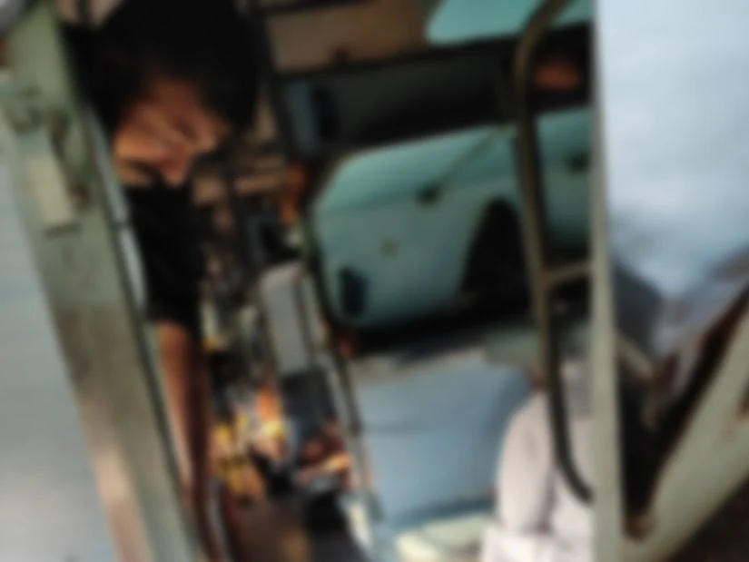 ஓடும் ரயிலில் குடிபோதையில் ரகளை... ட்விட்டரில் புகாரளித்த பயணி! - சி.ஆர்.பி.எஃப் வீரர் கைது