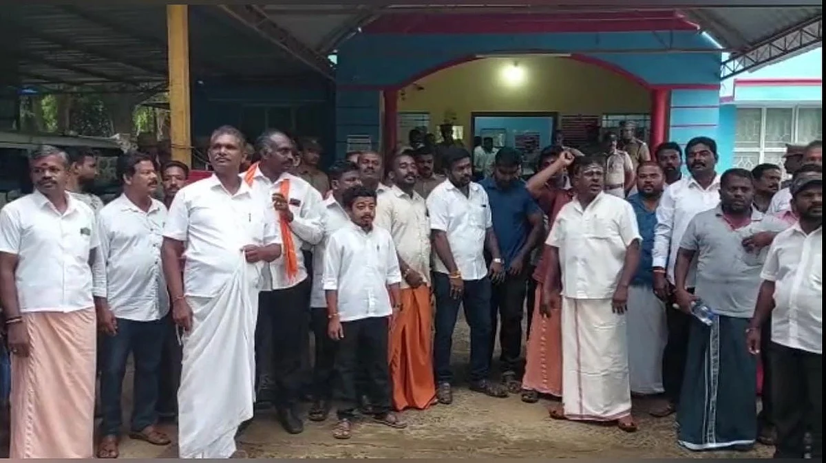 காவல் நிலையம் முன் பா.ஜ.க-வினர் ஆர்ப்பாட்டம்