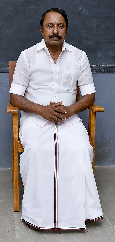 தி.மு.க-வா... சசிகலா ஆதரவா? - செங்கோட்டையனின் கணக்கு என்ன?