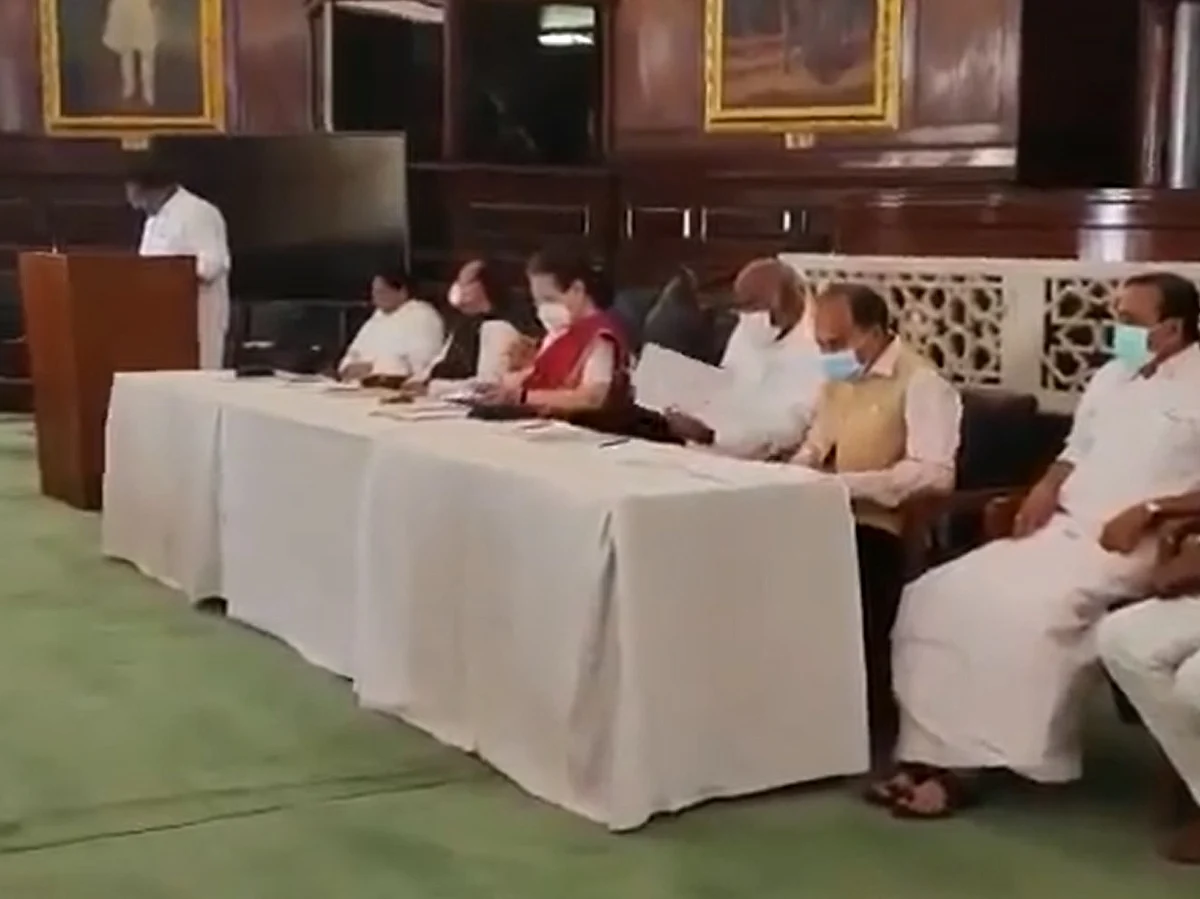 ``காங்கிரஸில் ஒற்றுமை தேவை!" - நிர்வாகிகளிடம் சோனியா காந்தி வேதனை
