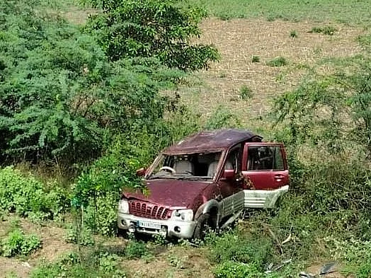 கார் கவிழ்ந்து விபத்து; 3 வயது குழந்தை பலி... 4 பேர் காயங்களுடன் மருத்துவமனையில் அனுமதி!