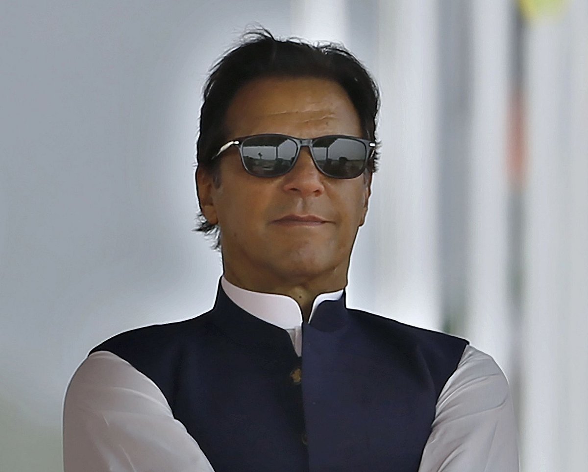 பாகிஸ்தான்: இம்ரான் கான் அரசுக்கு எதிரான நம்பிக்கையில்லாத் தீர்மானம் நிராகரிப்பு!