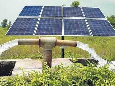 சோலார் பம்ப்செட் அமைப்பதில் ரூ.50,000 சேமிக்க வழிகாட்டும் க்ரவுட் ஃபண்ட் முறை; ஓர் அலசல்!