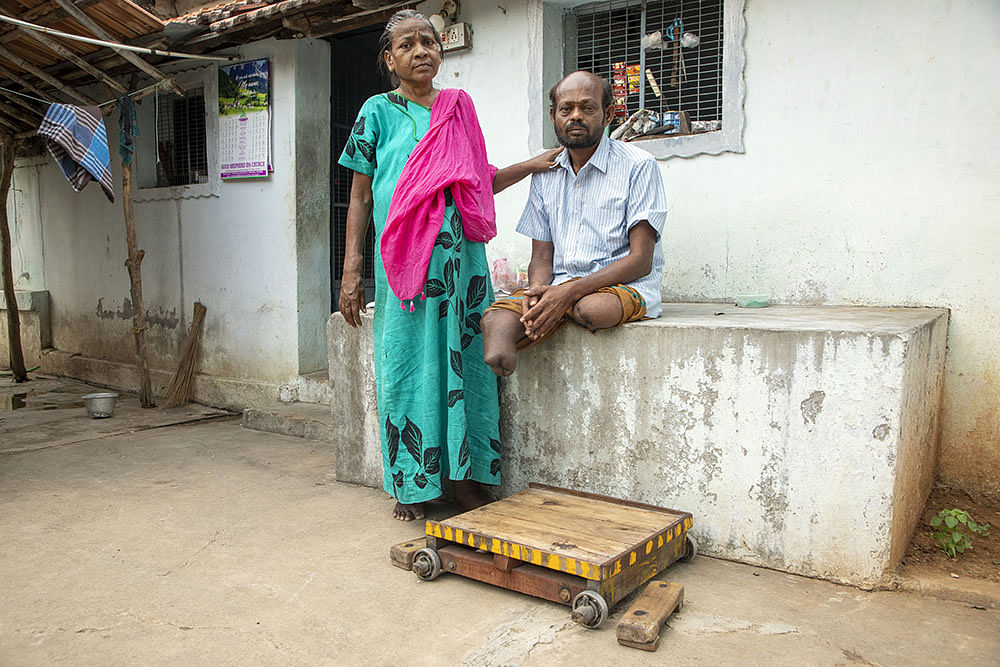 “பிச்சை எடுத்து மனைவியைக் காப்பாத்துறேன்!”