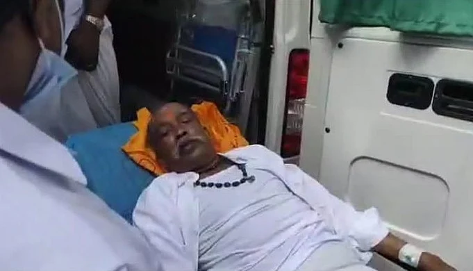 கைது செய்யப்பட்ட பின் மருத்துவமனையில்