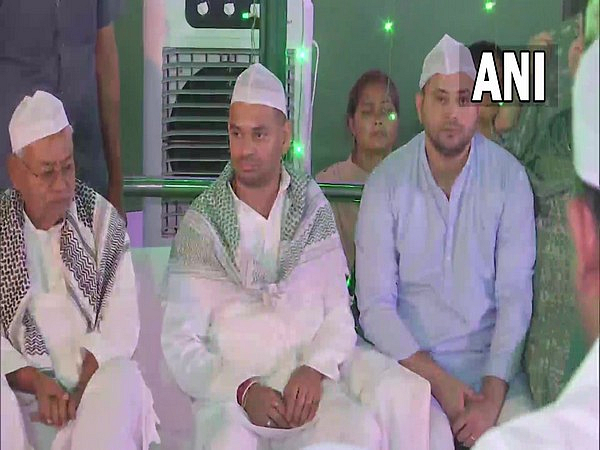 இஃப்தார் விருந்தில் நிதிஷ் குமார் - தேஜஸ்வி யாதவ்