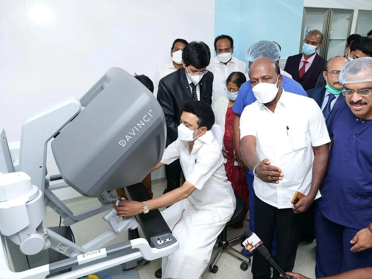 சிறுநீர்க்குழாயில் கேன்சர்; அதிநவீன ரோபாட்டிக் சர்ஜரி; அரசு மருத்துவமனை சாதனை!