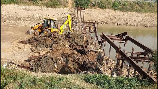 500டன் இரும்பு பாலம்; பட்டப்பகலில் SDO அதிகாரியுடன் இணைந்து நடந்ததா திருட்டு உண்மை என்ன? 