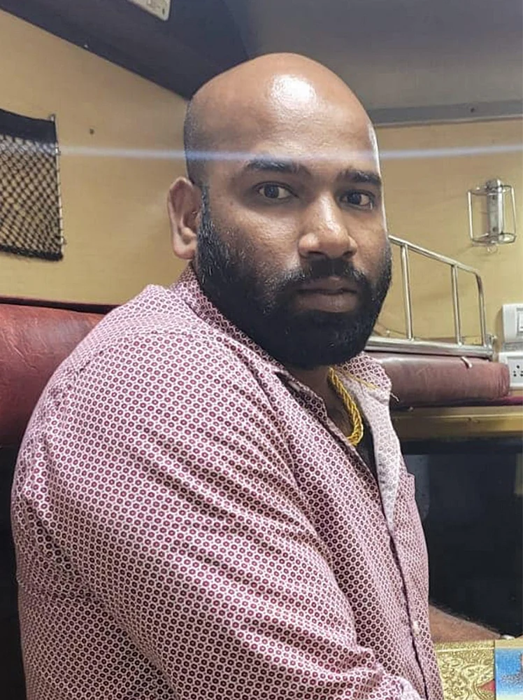 ஆளுங்கட்சி மேலிடத்துடன் மோதல்... அந்தமானில் சுற்றிவளைக்கப்பட்ட ஓ.வி.ஆர்!