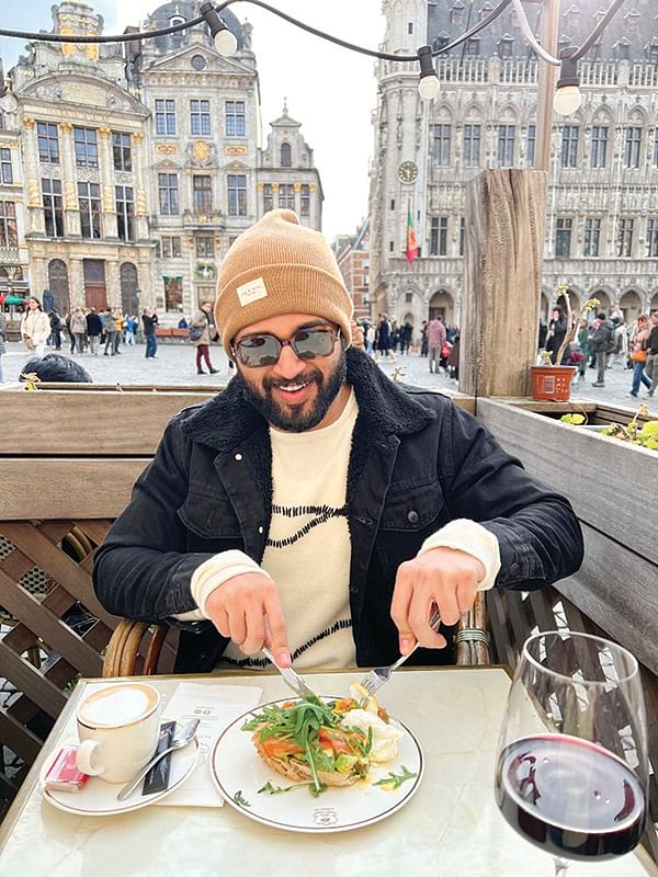 Vijay Deverakonda: பாரீன் சோறு!