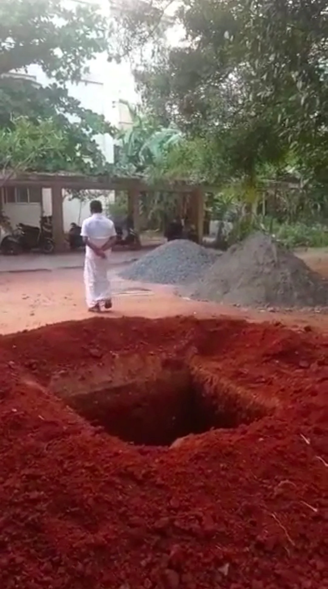 சிலை அமைக்கும் பணி