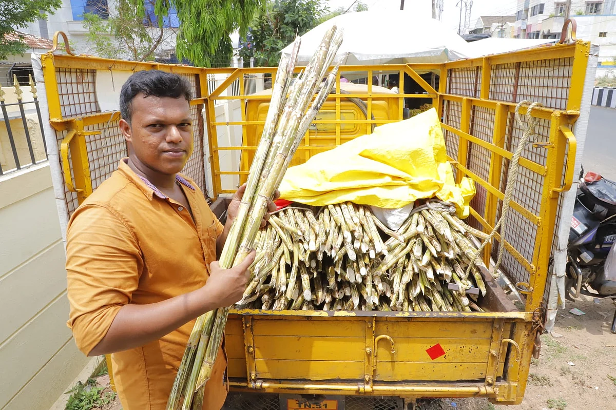 பி.இ. பட்டதாரியான குருமூர்த்தி