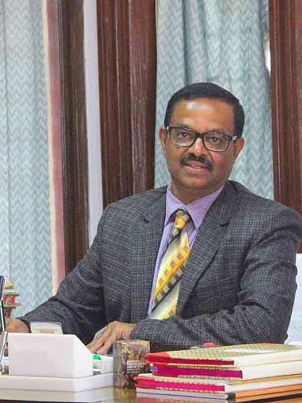 கல்லூரி முதல்வர் ஈஸ்வரமூர்த்தி