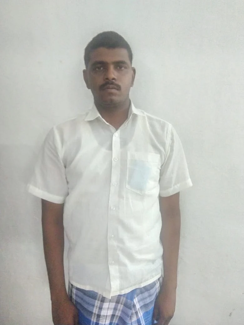 வெடி குண்டு வீசியவர்கள்