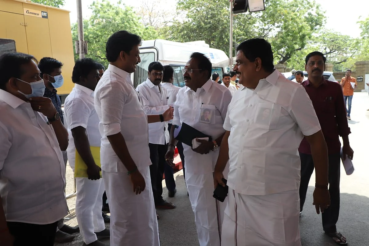 கழுகார்