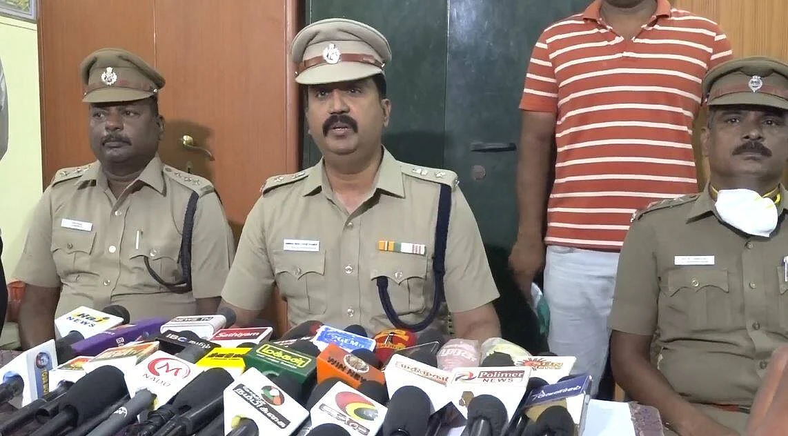பாலாஜி சரவணன் -எஸ்.பி