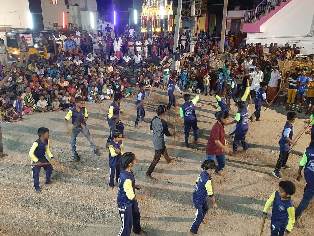 சிலம்பாட்டம்