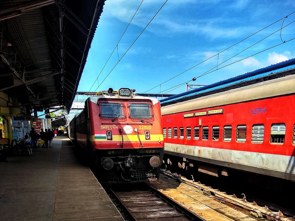 நவராத்திரி: பயணிகளுக்கு ரயில்களில் வெங்காயம், பூண்டு இல்லாத உணவு - ஐஆர்சிடிசி ஏற்பாடு