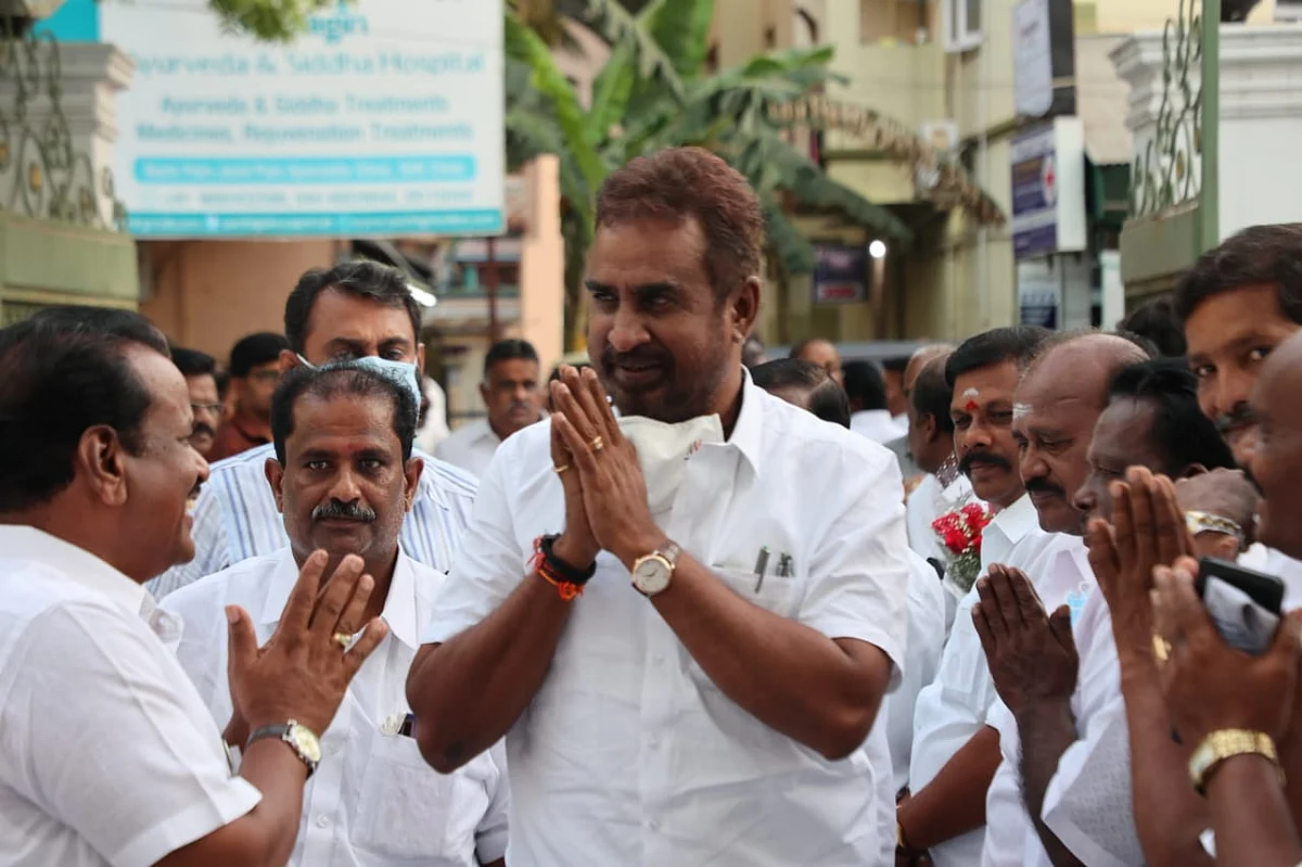எஸ்.பி.வேலுமணி
