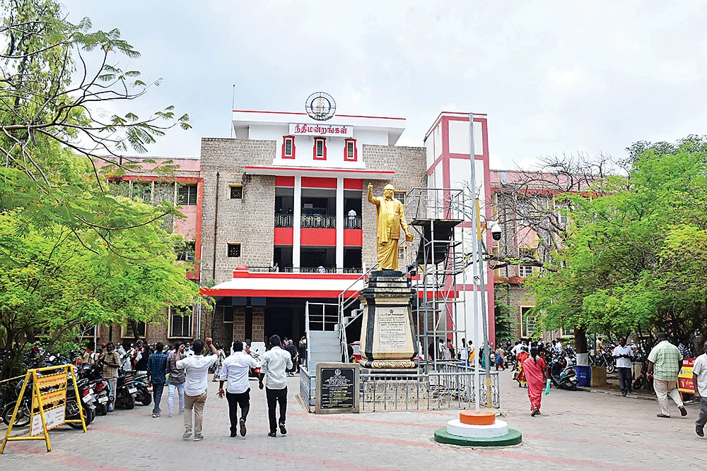 பலமுறை பலரையும் காயங்களுடன் அழைத்து வந்திருக்கிறார்கள்!
