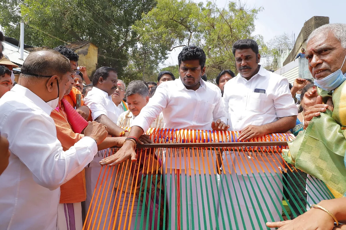 அண்ணாமலை அருகில் பண்ணவயல் இளங்கோ