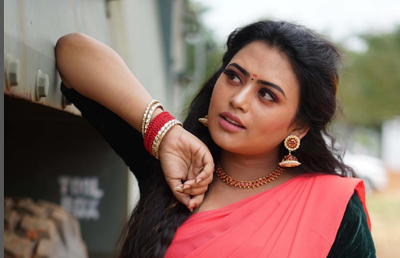 `தவிர்க்க முடியாத காரணத்தினால் விலகுகிறேன்!' - ஃபரீனா அசாத்