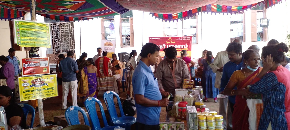 கிராமிய திருவிழாவில்