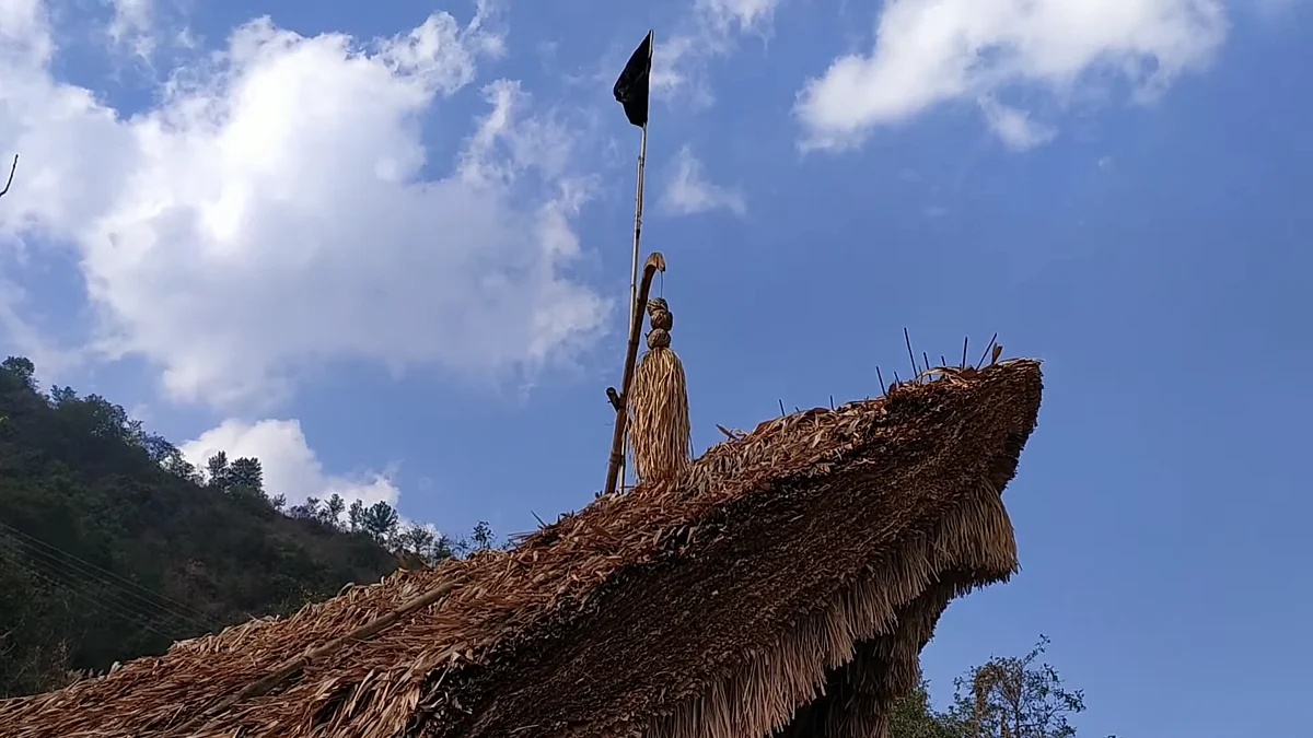 கறுப்புக்கொடி ஏற்றப்பட்ட மொராங்குகள்