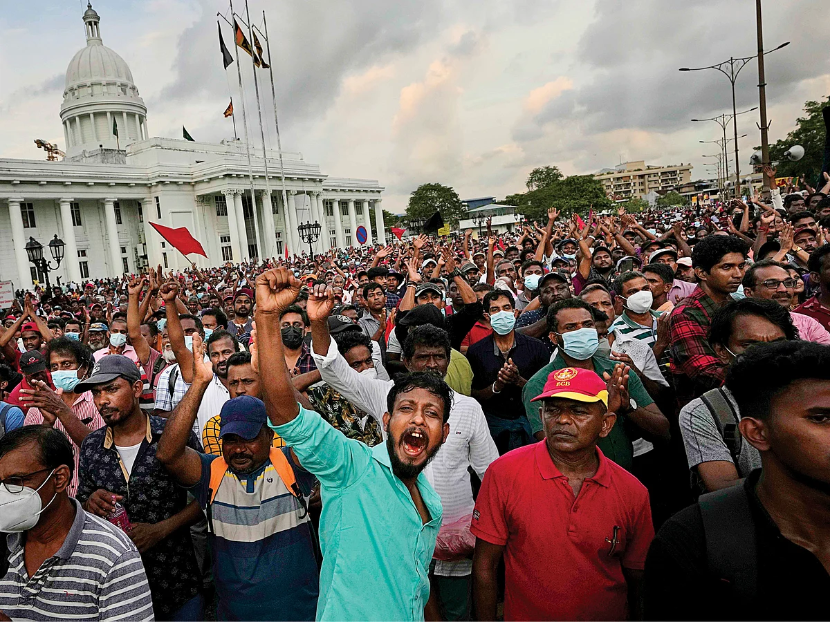 திண்டாடும் மக்கள்... தீர்வின்றித் திணறும் அரசு! - இலங்கையிலிருந்து நேரடி ரிப்போர்ட்!