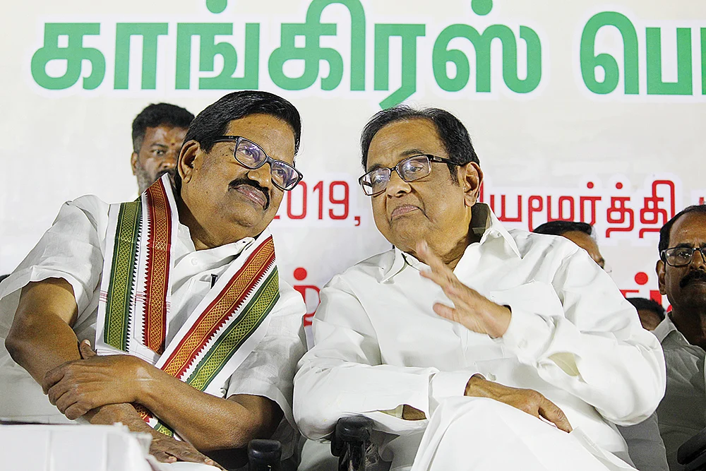 மிஸ்டர் கழுகு: எடப்பாடி பற்றி என்ன சொன்னார் சசிகலா? - தொடரும் கொடநாடு விசாரணை...
