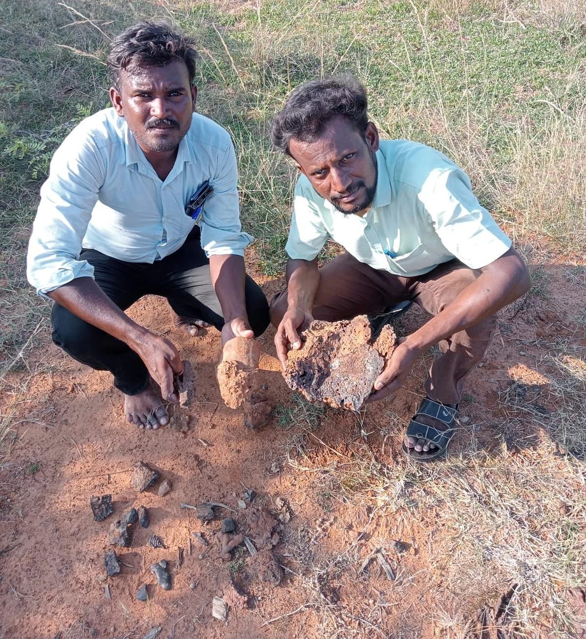 வரலாற்று ஆர்வலர்கள் மீனாட்சி சுந்தரம், தாமரைக்கண்ணன்