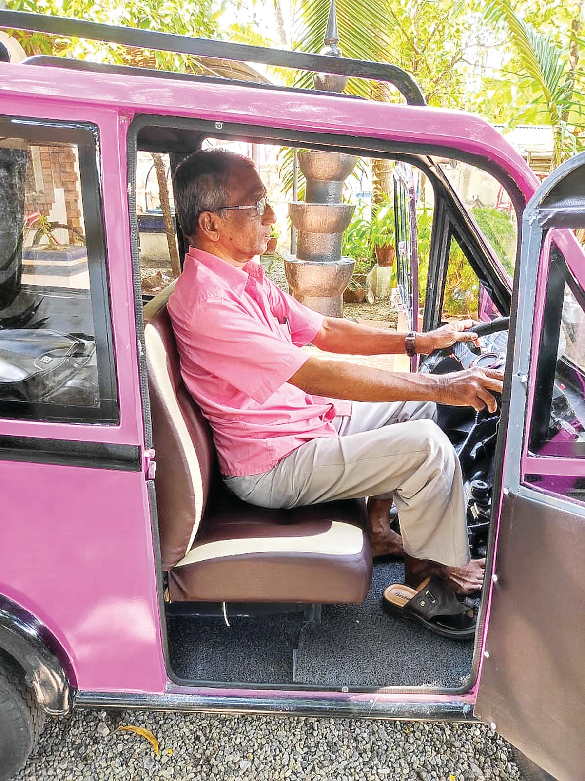டாப் ஸ்பீடு 25 கீமீ; 5 ரூபாய்க்கு 65 கீமீ; "இது செம பட்ஜெட் எலெக்ட்ரிக் கார்!