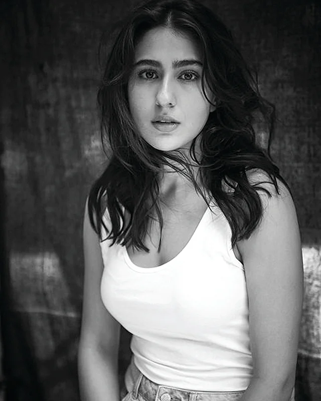 Sara Ali Khan: கருப்பு வெள்ளை வாழ்க்கை!