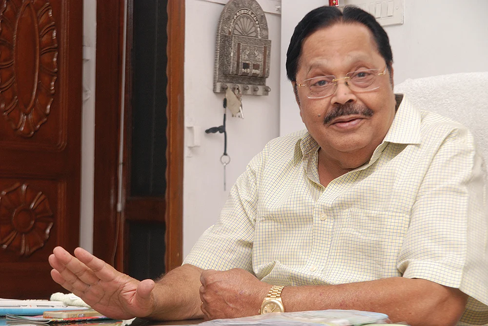 மிஸ்டர் கழுகு: சசிகலா பொதுச்செயலாளர்... பன்னீர் ஒருங்கிணைப்பாளர்...