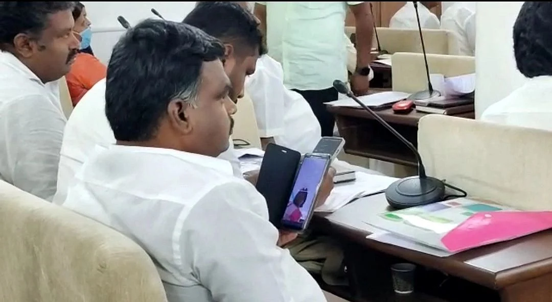 மாமன்றக் கூட்டத்தில் வீடியோ கால்