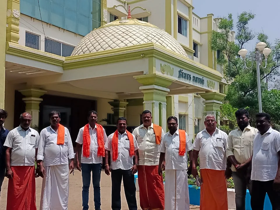 தேனி அரசு மருத்துவமனை வளாகத்தில் சிலைவைக்க இந்து அமைப்பினர் எதிர்ப்பு - நடந்தது என்ன?
