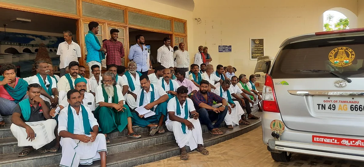 கலெக்டர் அலுவலகத்தில் போராட்டம் நடத்திய விவசாயிகள்