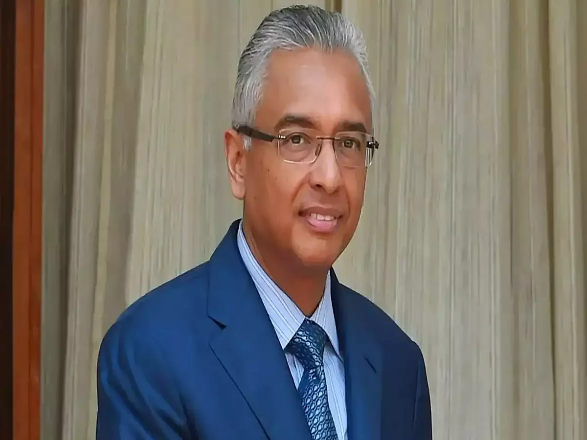 மும்பை: நள்ளிரவில் மொரிசியஸ் பிரதமர் வாகனத்தின் குறுக்கே குடிபோதையில் காரை ஓட்டிய இருவர் கைது!