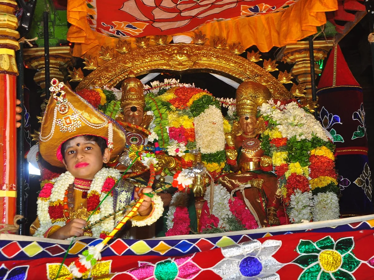 5 டன் காய்கறி; லட்சம் பேருக்கு விருந்து; மொய் எழுதும் மக்கள்; மதுரை மீனாட்சி திருக்கல்யாண வைபவம்!