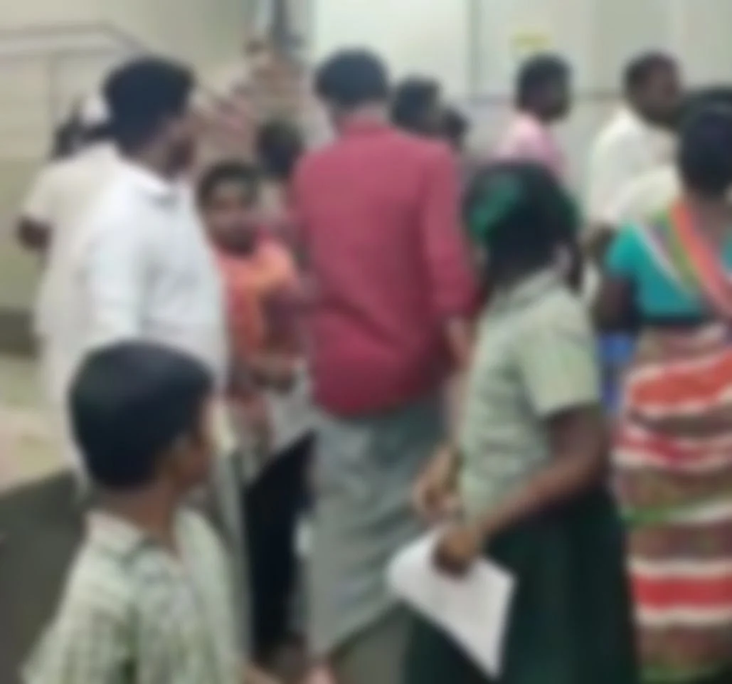 மாணவர்கள்