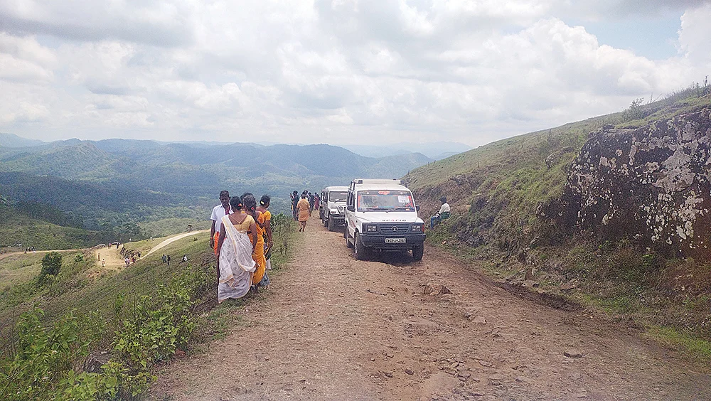 உருக்குலையும் கண்ணகி கோட்டம்... உரிமையை விட்டுக்கொடுக்கிறதா தி.மு.க அரசு?