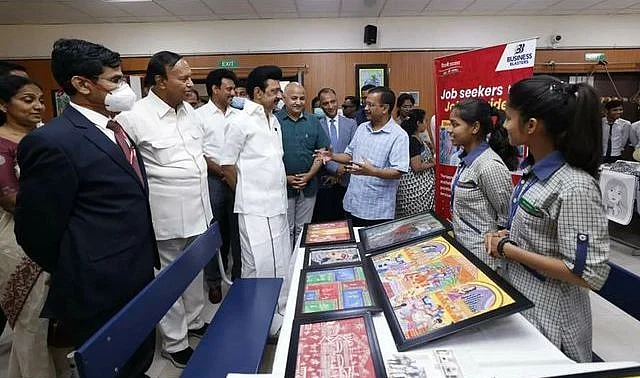 டெல்லியில் மாணவர்களுடன் ஸ்டாலின்