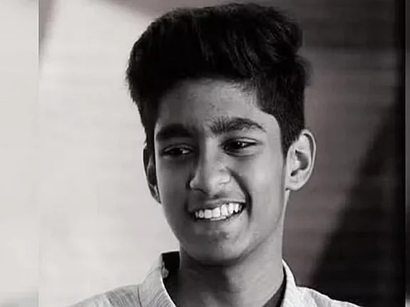 விஸ்வா தீனதயாளன்