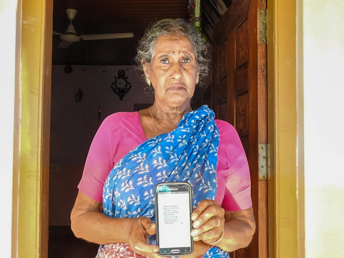 3 பல்புகள் மட்டுமே உள்ள வீட்டுக்கு ரூ.25,000 மின் கட்டணம்; ஷாக் கொடுத்த மின்வாரியம்! - நடந்தது என்ன?