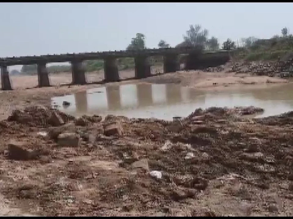 பீகார்: அரசு அதிகாரிகளைப் போல நடித்து 500 டன் எடைகொண்ட இரும்பு பாலத்தைத் திருடிய மர்ம நபர்கள்!