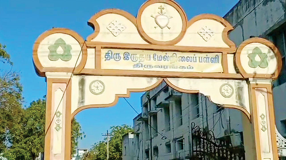 தனிப்பட்ட பகைக்காக பகடைக்காய் ஆக்கப்பட்டார்களா மாணவிகள்?