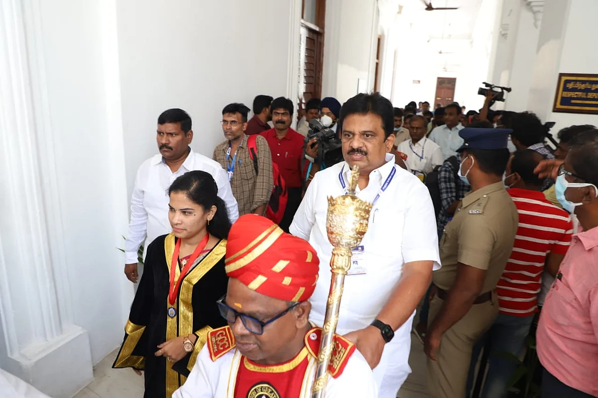 பட்ஜெட் தாக்கல் நிகழ்வின் போது மேயர் பிரியா