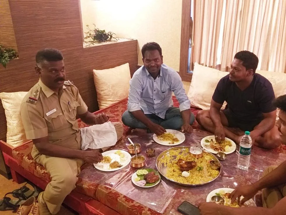 கஞ்சா கடத்தல்காரர்களோடு பிரியாணி விருந்து! - காத்திருப்போர் பட்டியலுக்கு மாற்றப்பட்ட ஆய்வாளர்